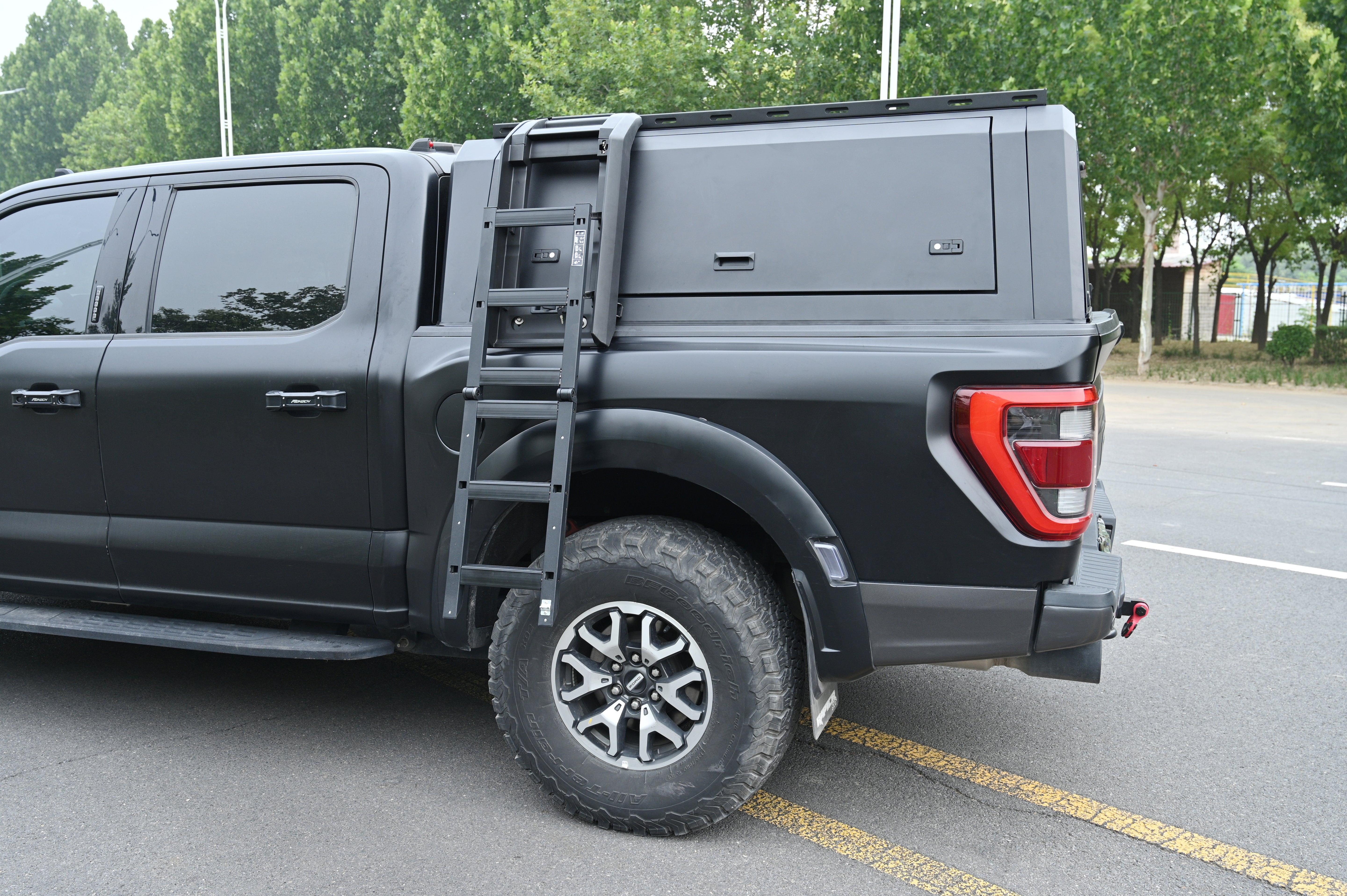 Side Folding Ladder